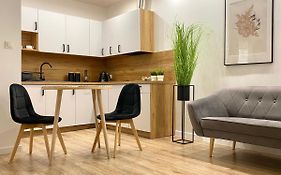 Nowoczesny Apartament W Dzierzoniowie - Parter - Balkon - Pokoj + Sypialnia